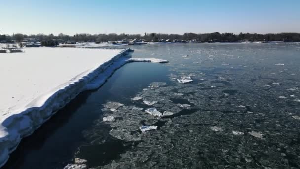 Drone Footage Ice Covered Pier Lake Huron Michigan — Vídeo de Stock