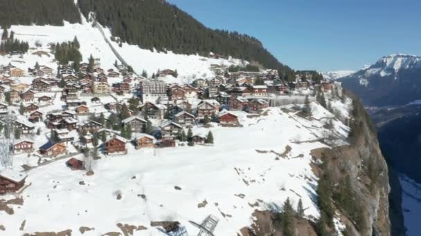 Sviçre Nin Güzel Kenti Yakınlarında Dağın Kenarından Atlayan Paraglider — Stok video