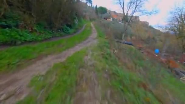 Narrow Dirt Road Tracks Hill Countryside Italy Fast Aerial Fpv — 图库视频影像
