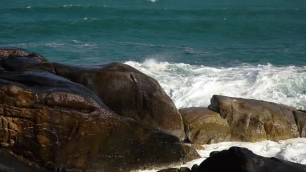 Wet Dark Brown Rocks Washed Breaking Ocean Waves Hang Rai — Vídeos de Stock