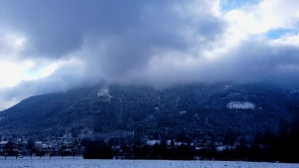 Timelapse Mountain Homes Valley Bursting Clouds — Video Stock