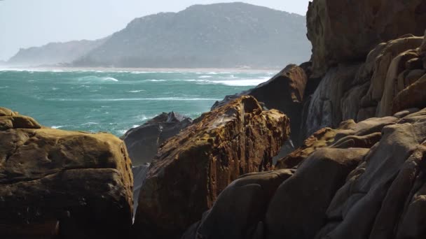 Sea Waves Crush Rocks Paradise Shore Hang Rai Vietnam — Vídeo de Stock