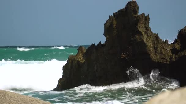 Powerful Wave Crash Coastal Rock Hang Rai Vietnam — Vídeos de Stock