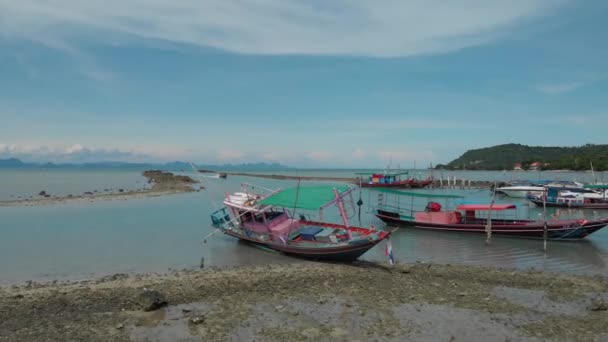 Asian Traditional Fishing Boats Lying Shallow Coast Sunny Day — Video