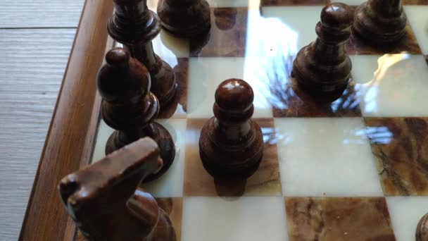 Marble Chess Game Bright Board Pieces Shine Reflections Knight Going — Stockvideo
