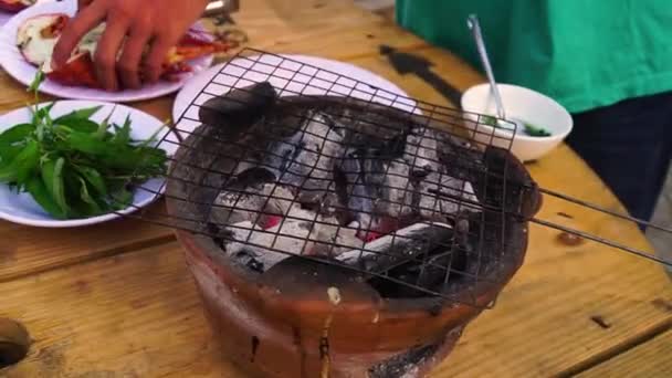 Cook Putting Fresh Lobster Halves Small Charcoal Grill Close — Vídeo de stock