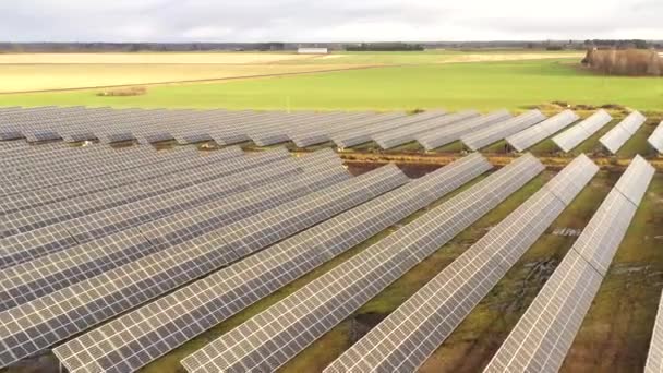 Drone Shot Solar Power Plant Sunny Fields — Video Stock