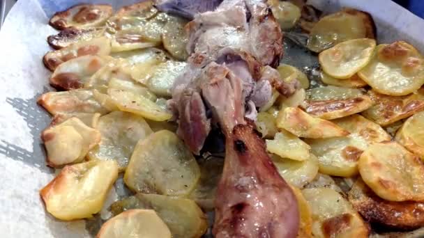 Tray Roasted Lamb Shank Potatoes Lamb Removed Tray Some Potatoes — Stockvideo