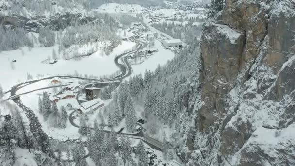 Aerial Reveal Beautiful Small Town Surrounded Snow Covered Wilderness — Stockvideo