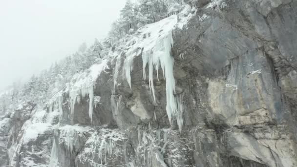 Low Angle Dolly Large Icicles Hanging Mountain Ridge — Vídeos de Stock