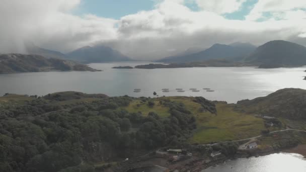 Aerial Drone Shot Beautiful Scottish Landscape North Highlands Lake Bay — Stockvideo