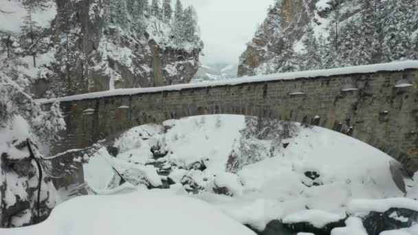 Drone Flying Stone Bridge Snow Covered Landscape — Vídeos de Stock