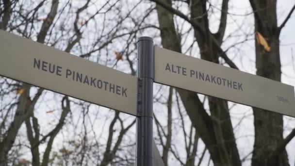 Signs Pinakothek Museum Munich Germany — Stock video