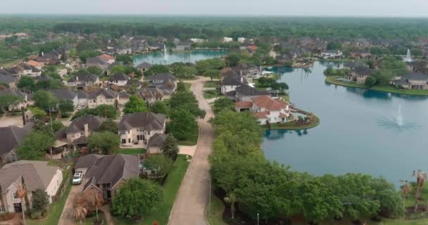 Αεροφωτογραφία Των Εύπορων Σπιτιών Στο Χιούστον Του Τέξας — Αρχείο Βίντεο
