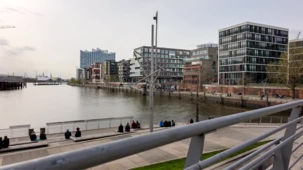 Hamburg Downtown Hafencity People Walking Grasbrook Harbor Marco Polo Terrassen — Stockvideo