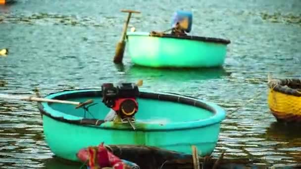 Close Shot Small Vietnamese Bamboo Boat Fishing Anchored Shore Vinh — Vídeo de Stock