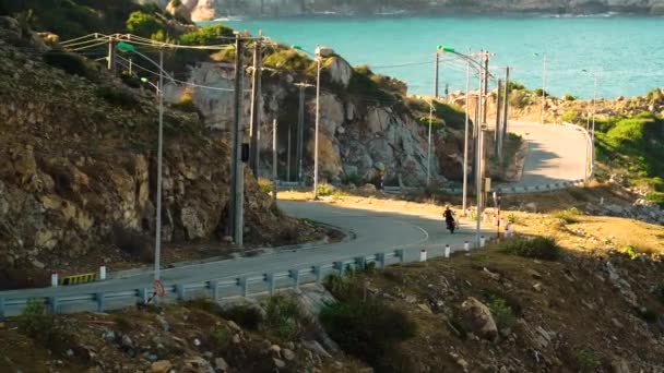 Person Driving Motorbike Transporting Surfboard Road Vinh Vietnam Wide Shot — 图库视频影像