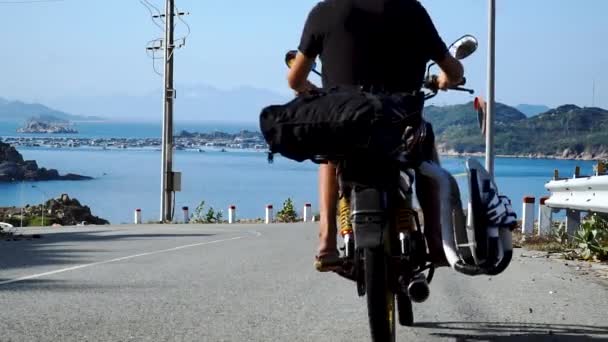 Tourist Drives Motorcycle Open Waters Vietnam — Vídeos de Stock