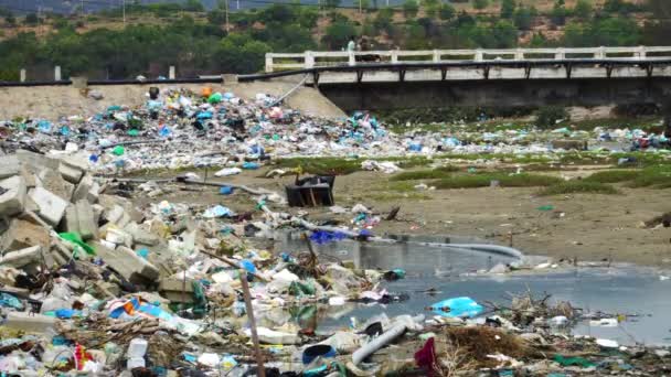 Wild Garbage Dump Riverbed Son Hai Vietnam Natural Environment Pollution — ストック動画