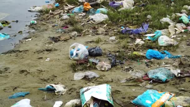 Global Waste Crisis Piles Plastic Trash Riverbank Son Hai Vietnam — Vídeos de Stock