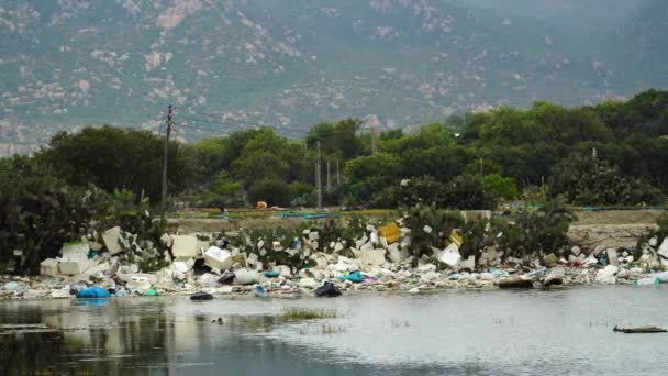 View Trash Pollution Edge Riverbank Son Hai Vietnam Locked — Video