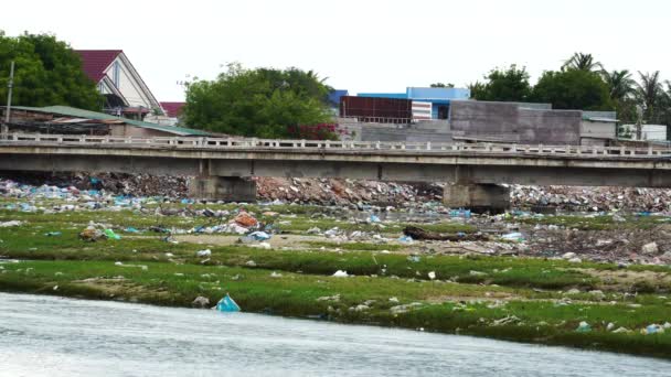 Trash Strewn Landscape Son Hai Vietnam Locked — 图库视频影像