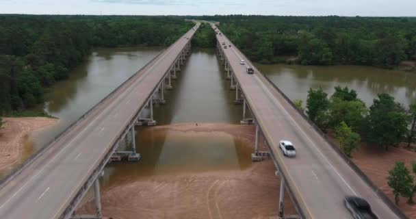 Aerial Cars Driving Bridge Crosses San Jacinto River Houston Texas — Wideo stockowe