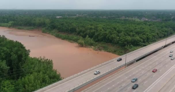 Aerial Cars South Pass Brazos River Sugarland Texas — Stockvideo