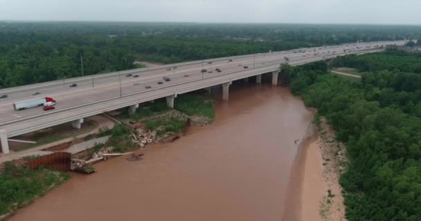 Aerial Cars South Pass Brazos River Sugarland Texas — Stockvideo
