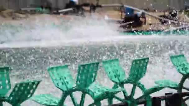 Water Splashing Green Paddle Wheel Aerators Shrimp Farm Son Hai — ストック動画