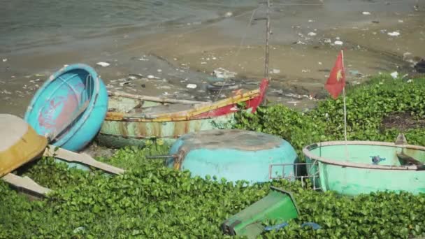 Old Traditional Fishing Boats Dirty Vietnam Beach Polluted Trash — Stockvideo