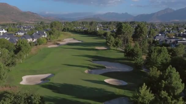 Drone Aerial Landscape Tracking Shot Residential Pearl Valley Golf Estate — Vídeo de Stock