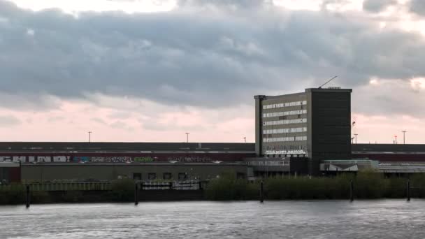 Time Lapse Shot River Elbe Motion Elbbruecken Old Warehouse Hamburg — Stockvideo