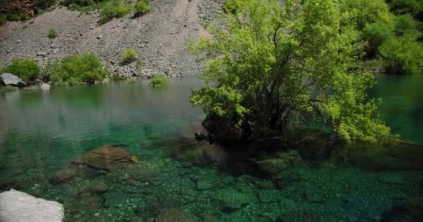 Small Mountain Lake Blue Color Urungach Located Uzbekistan Central Asia — Vídeo de Stock