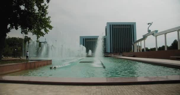 Fountain Tashkent Uzbekistan City Center Ministry Finance Building Main Square — Stockvideo