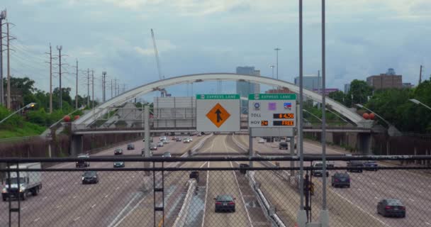 Establishing Shot Cars South Freeway Houston — ストック動画