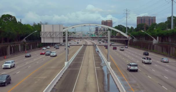 Establishing Shot Cars South Freeway Houston — Vídeo de stock