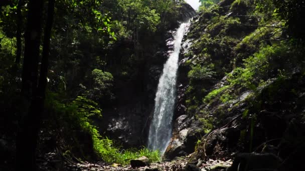 Frontal Static View Waterfall Rocks Lush Vegetation Vietnam — Stockvideo