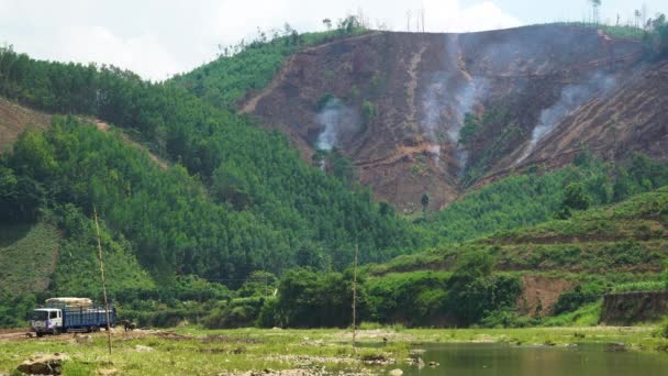 Clear Signs Deforestation Hillside Men Working Truck Vietnam Static View — Vídeo de Stock