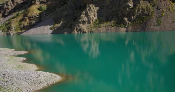 Озеро Горах Узбекистана Горы Тянь Шаня Центральной Азии Озеро Бадак — стоковое видео