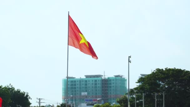 Vietnamese Flag Blue Sky Long Shot Chi Minh Vietnam Center — ストック動画