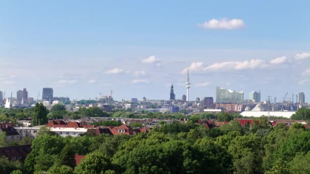 汉堡天际线的时间差 在德国汉堡有Elbphilharmonie Heinrich Hertz Tower Hafecity和云在移动 — 图库视频影像