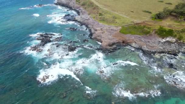 Rocks Beautiful Island Coastline Maui Hawaii Aerial — Vídeo de Stock