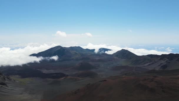 Αναπνευστικός Κρατήρας Στην Κορυφή Ηαλακάλα Aerial Panning — Αρχείο Βίντεο