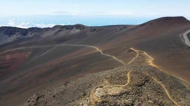 Hiking Paths Haleakala Volcano Crater Maui Island Hawaii Aerial — Vídeo de Stock
