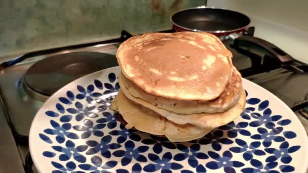 Plate Stack Pancakes Right Front Pan Another Being Cooked Pancake — Vídeo de Stock