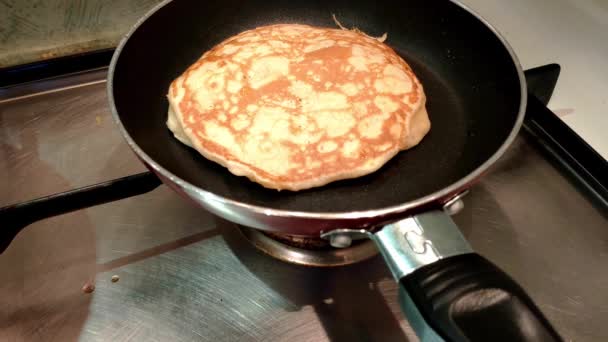 Close Pan Pancake Being Cooked Flipped Turn Cook Other Side — Stock video