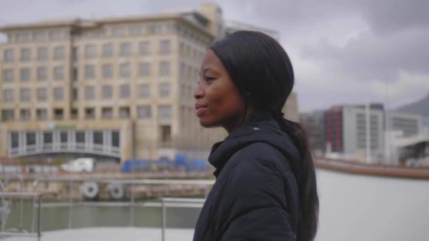 Young African Woman Enjoying Her Vacation Cape Town South Africa — Stock video