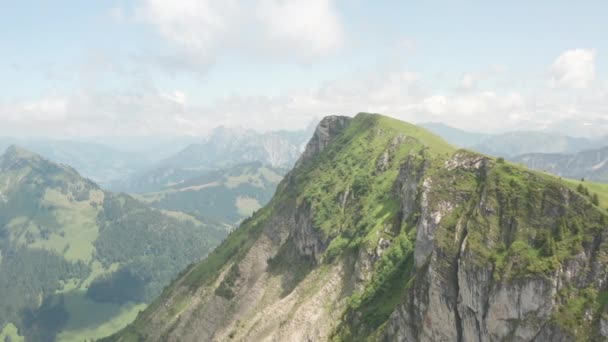 Beautiful Aerial Green Mountain Summit Switzerland — Wideo stockowe