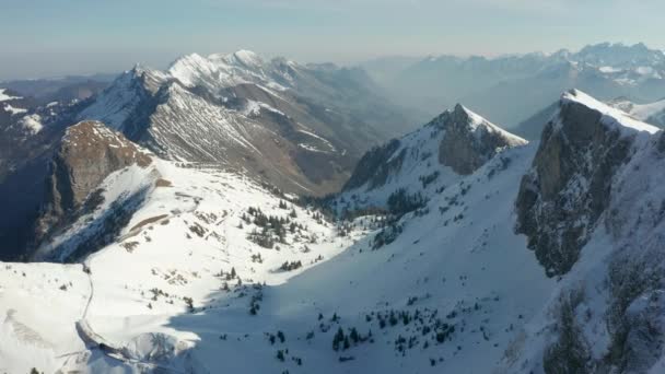 Aerial Beautiful Snow Covered Valley Switzerland — Vídeos de Stock